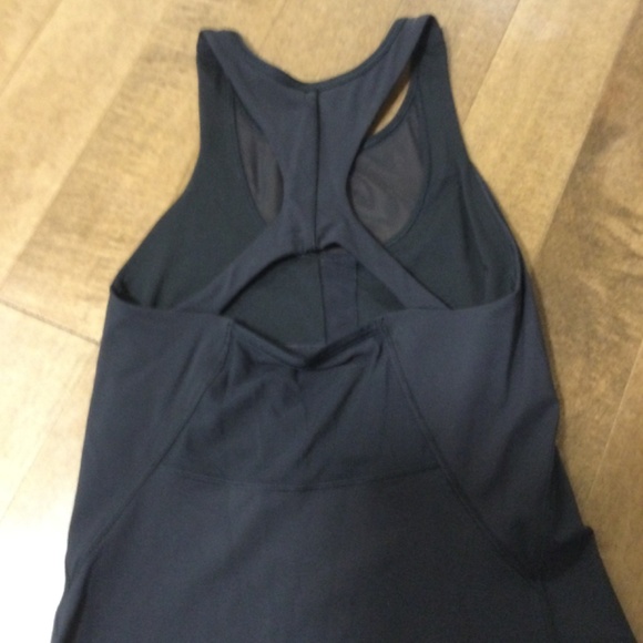 Black lululemon tank top - Picture 3 of 6